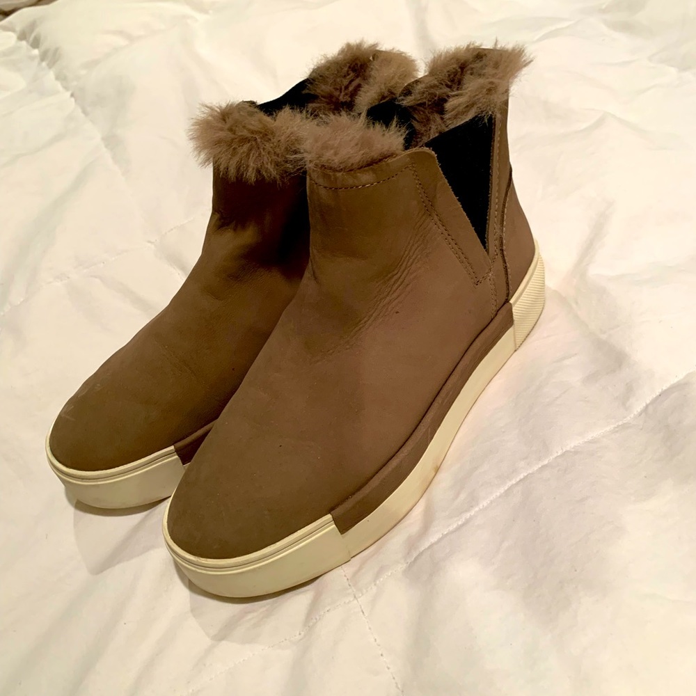 J Slides size 7 furry ankle boot